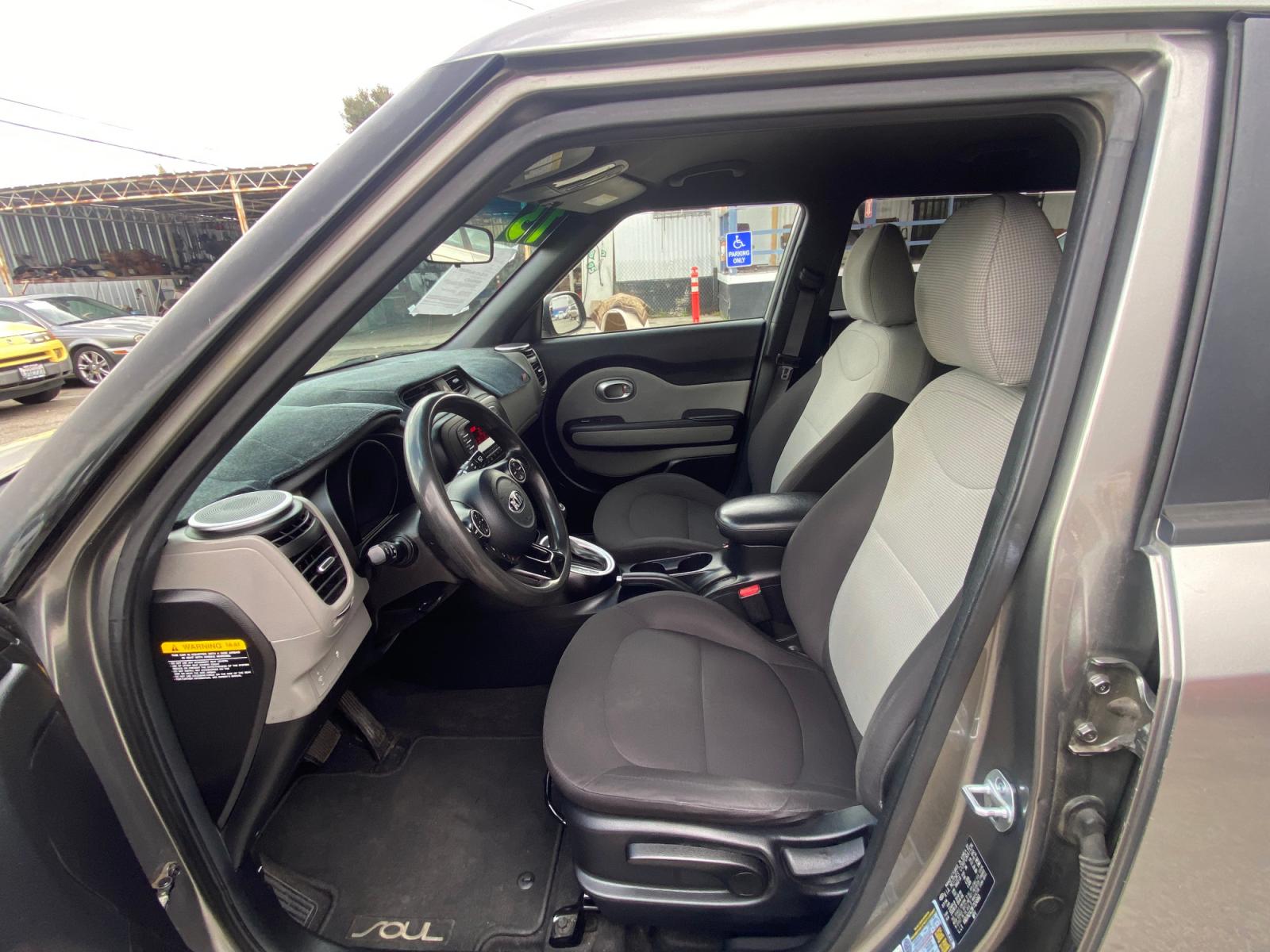 2015 /BLK/GREY Kia Soul (KNDJN2A28F7) , AUTOMATIC transmission, located at 44356 Date Ave., Lancaster, CA, 93534, (661) 945-6555, 34.688919, -118.139374 - Photo #2